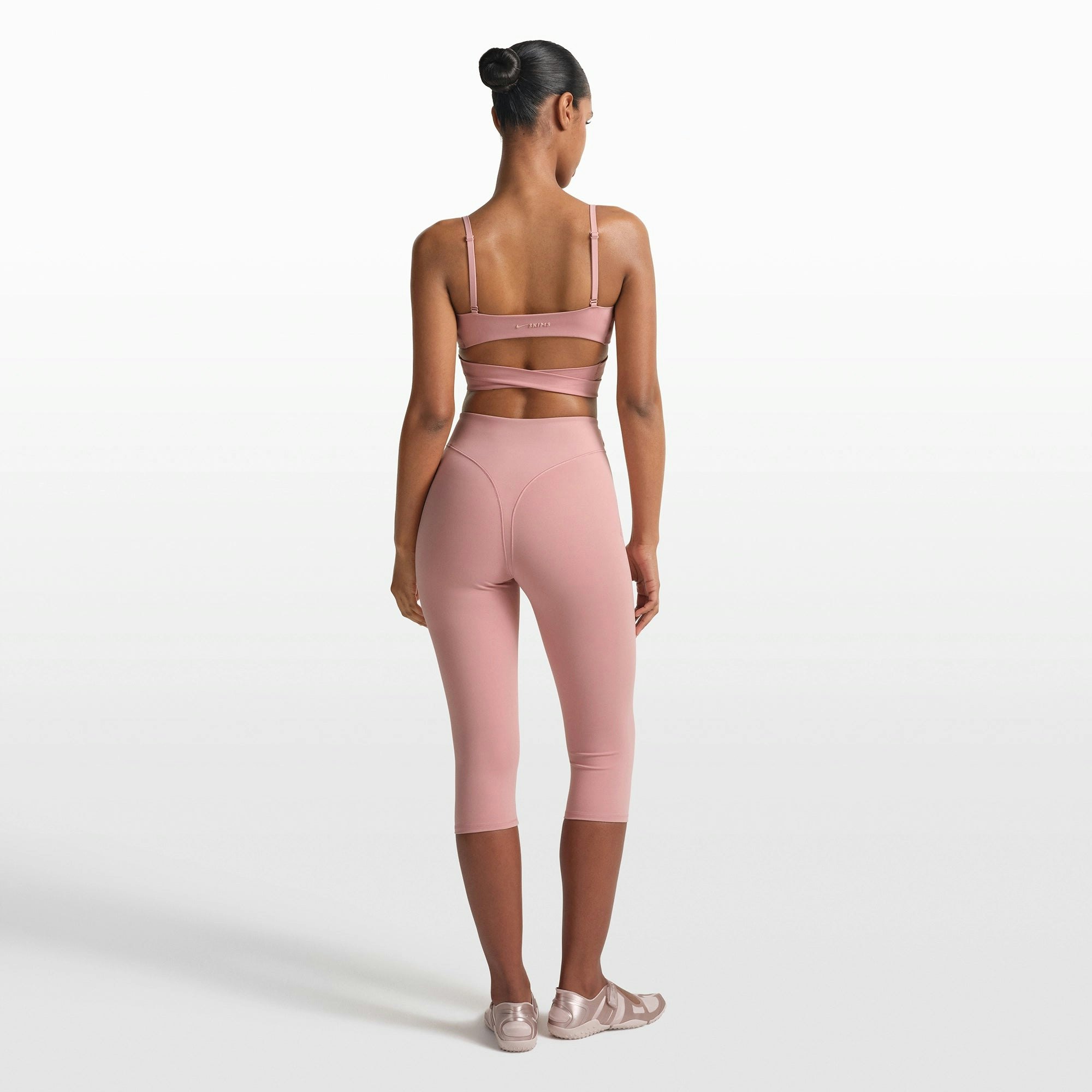NikeSKIMS MATTE 17" V-LINE CROP LEGGING - HIMALAYAN - image 6