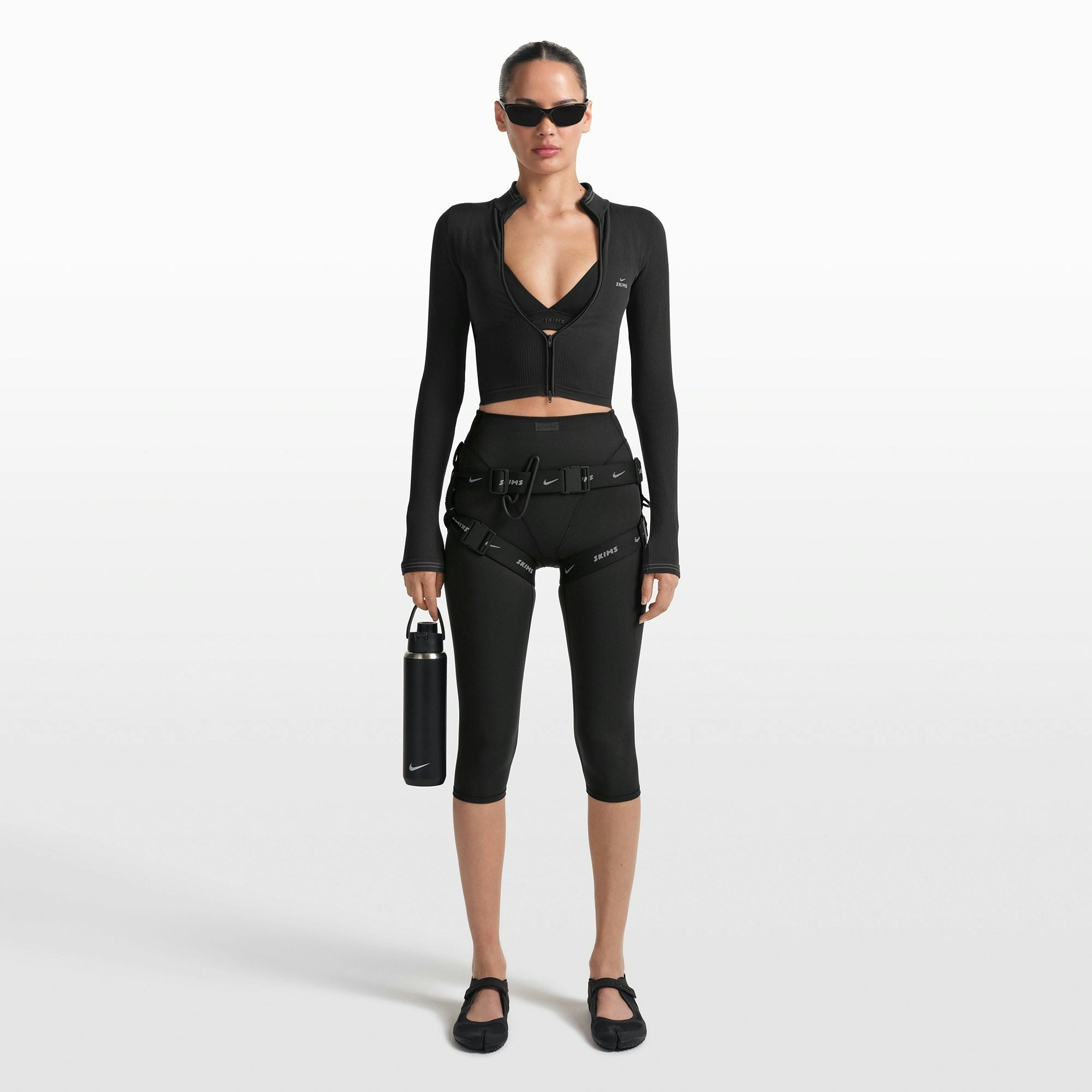 NikeSKIMS MATTE 17" V-LINE CROP LEGGING - OBSIDIAN - image 17