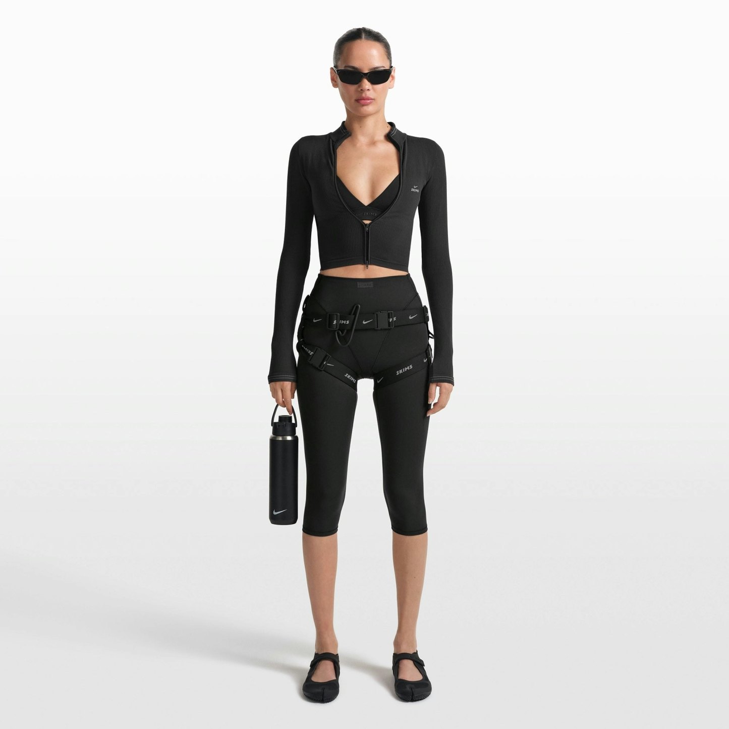 NikeSKIMS MATTE 17" V-LINE CROP LEGGING - OBSIDIAN - image 17