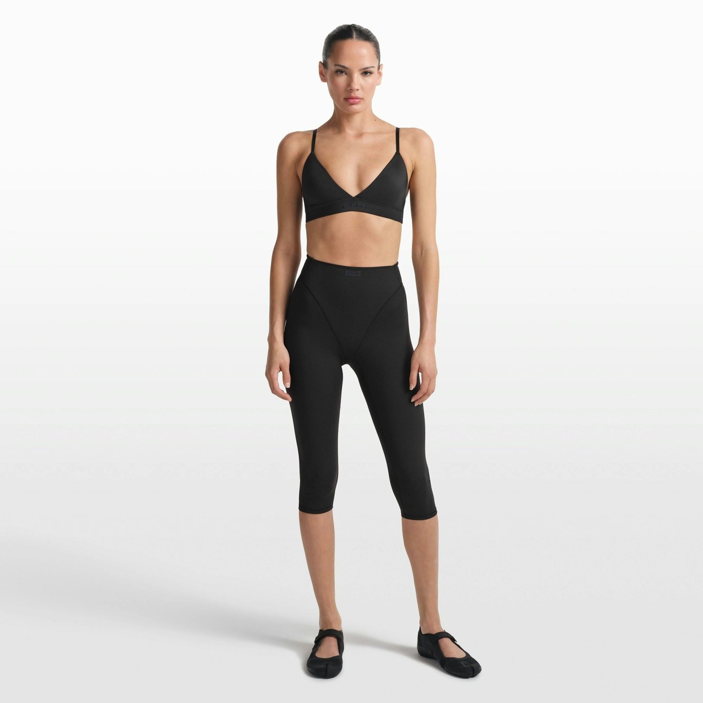 NikeSKIMS MATTE 17" V-LINE CROP LEGGING - OBSIDIAN - image 18