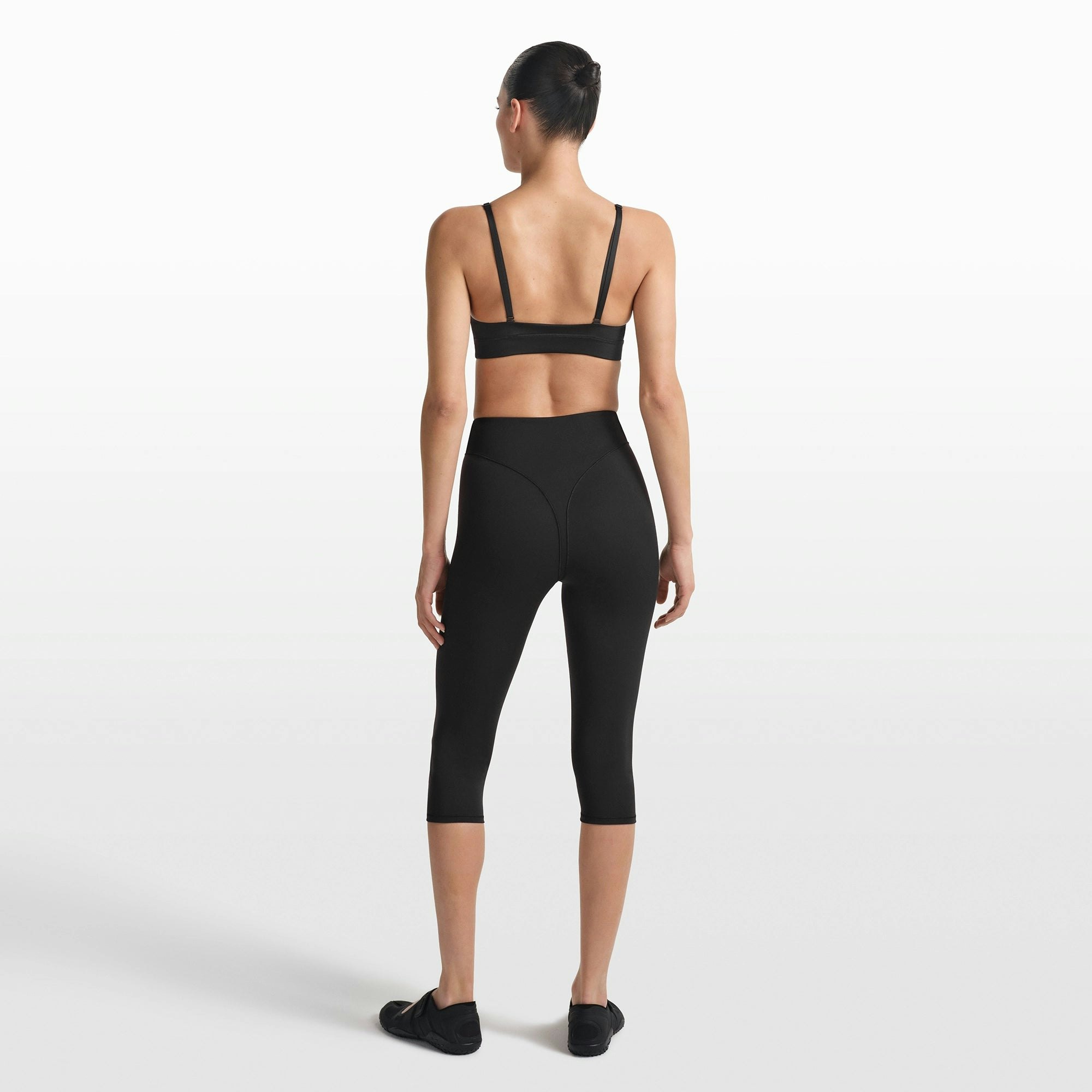 NikeSKIMS MATTE 17" V-LINE CROP LEGGING - OBSIDIAN - image 22