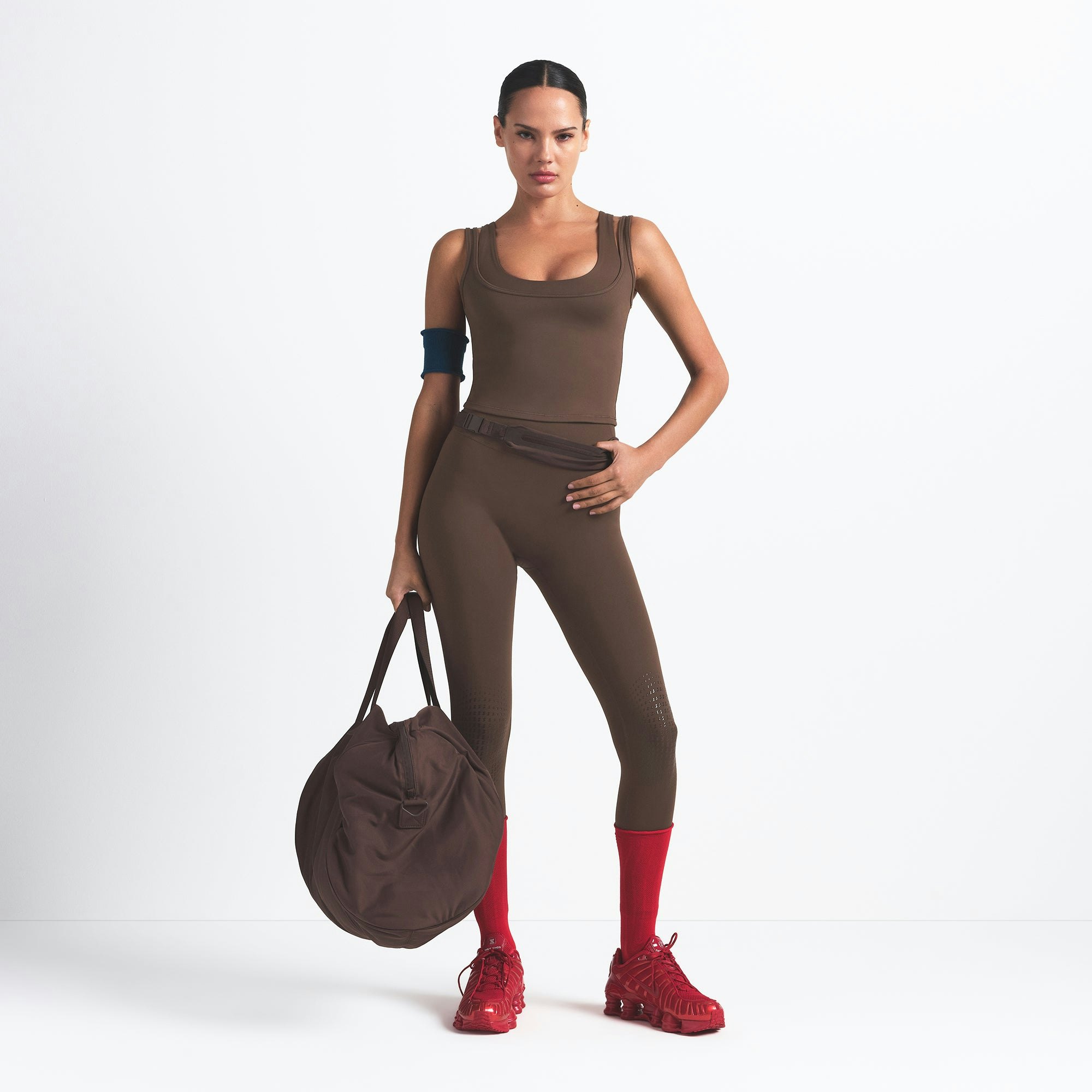 NikeSKIMS MATTE KNEE GRIP 26" LEGGING - DARK SEPIA - image 13