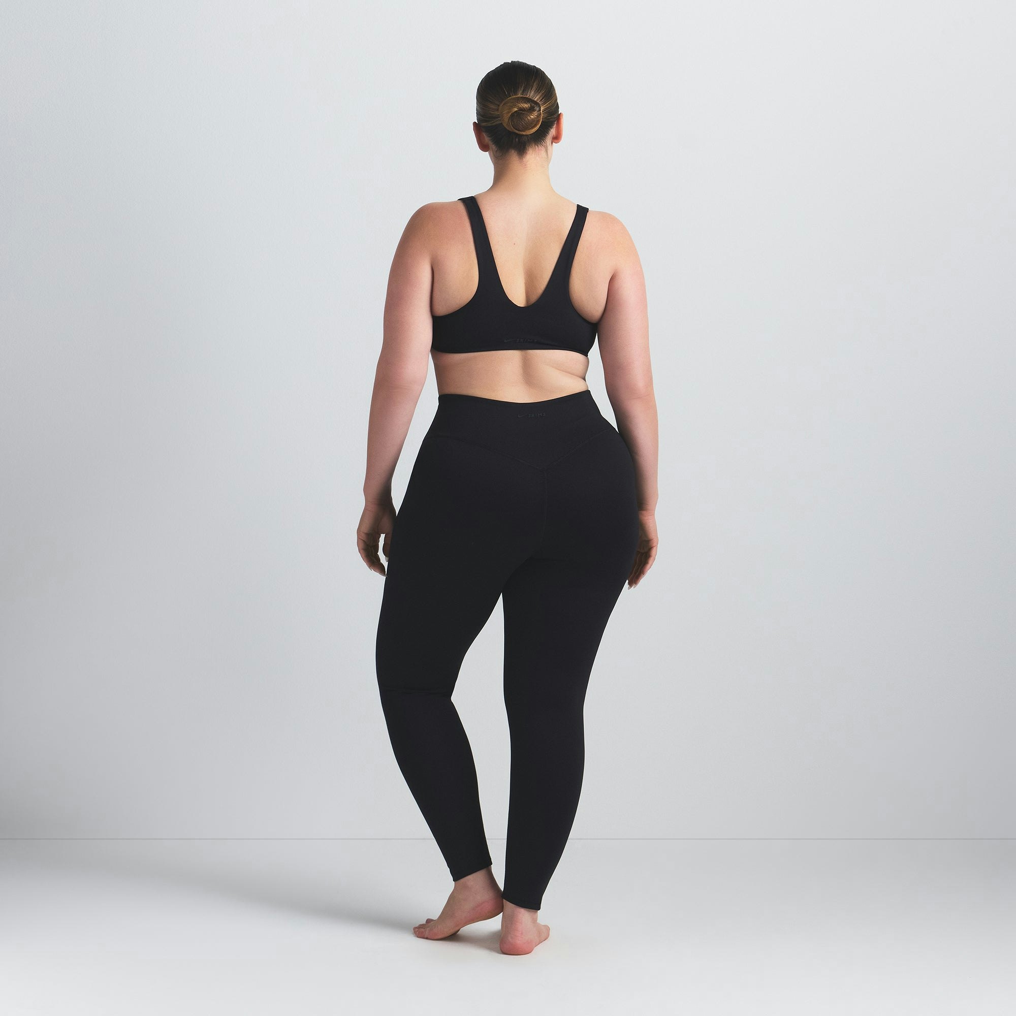 NikeSKIMS MATTE KNEE GRIP 26" LEGGING - OBSIDIAN - image 7