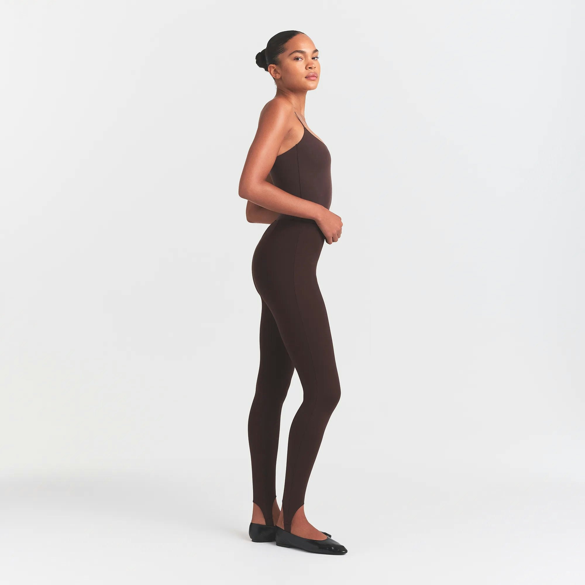 THE ESSENTIAL COLLECTION HIGH-WAISTED STIRRUP LEGGING - ESPRESSO - image 9