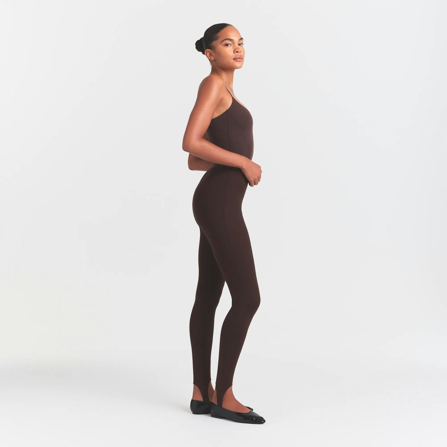 THE ESSENTIAL COLLECTION HIGH-WAISTED STIRRUP LEGGING - ESPRESSO - image 9