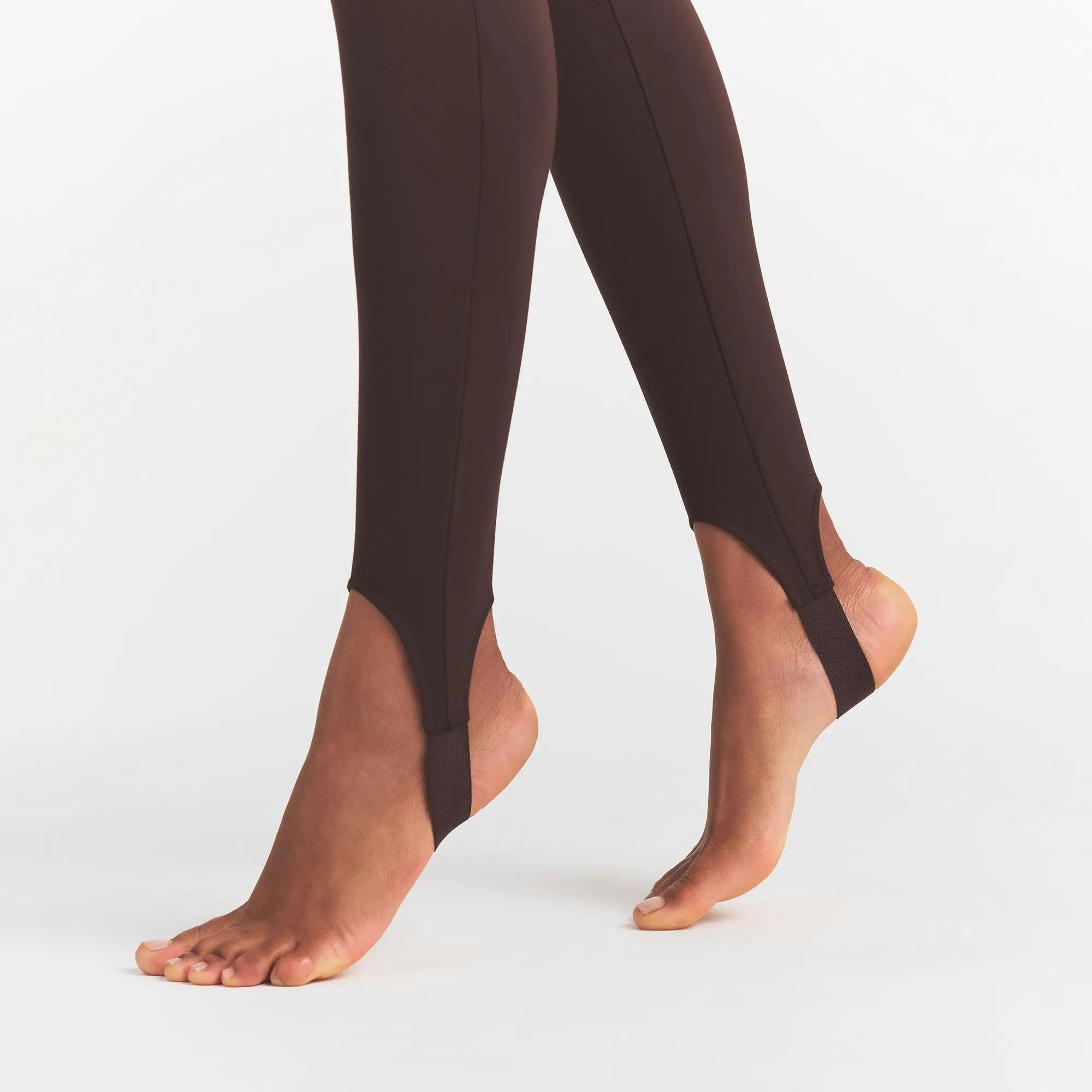 THE ESSENTIAL COLLECTION HIGH-WAISTED STIRRUP LEGGING - ESPRESSO - image 8