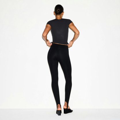 THE ESSENTIAL COLLECTION HIGH-WAISTED STIRRUP LEGGING - OBSIDIAN - image 3