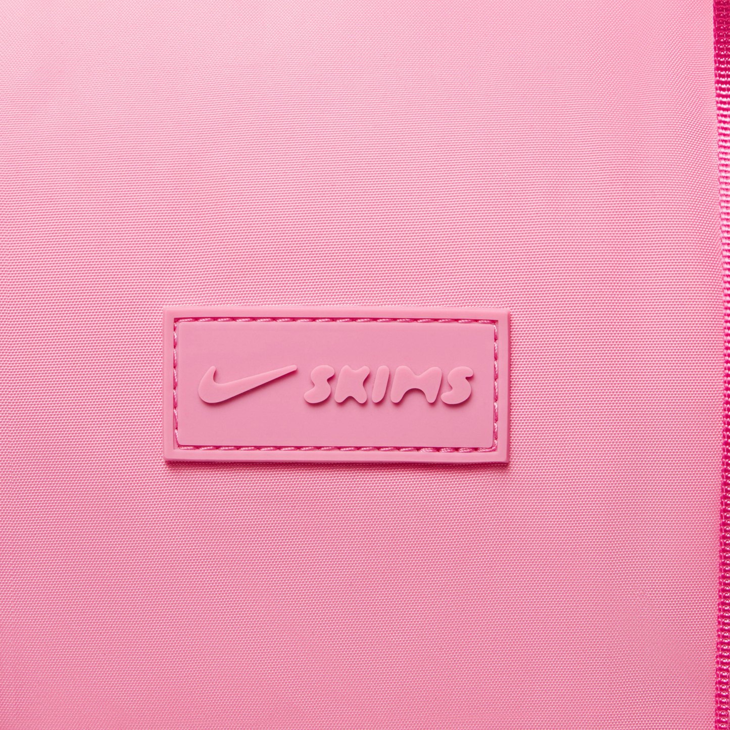 NikeSKIMS ACCESSORIES PUFFER GYM BAG - LIGHT FLAMINGO - image 8