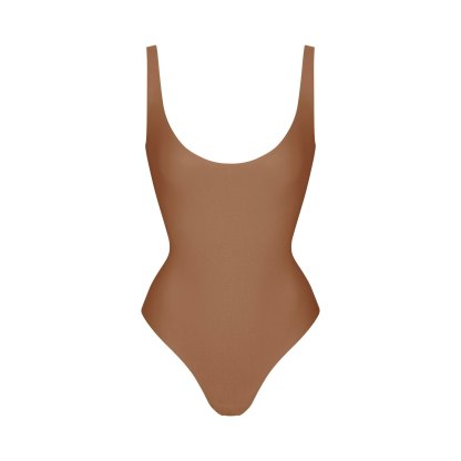 SKIMS BODY SCOOP LOW BACK THONG BODYSUIT - JASPER