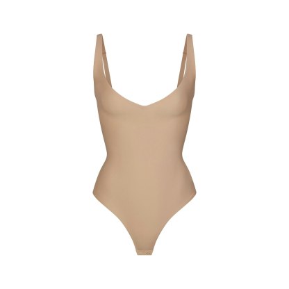 SKIMS BODY CORE SCULPT PLUNGE THONG BODYSUIT - CLAY