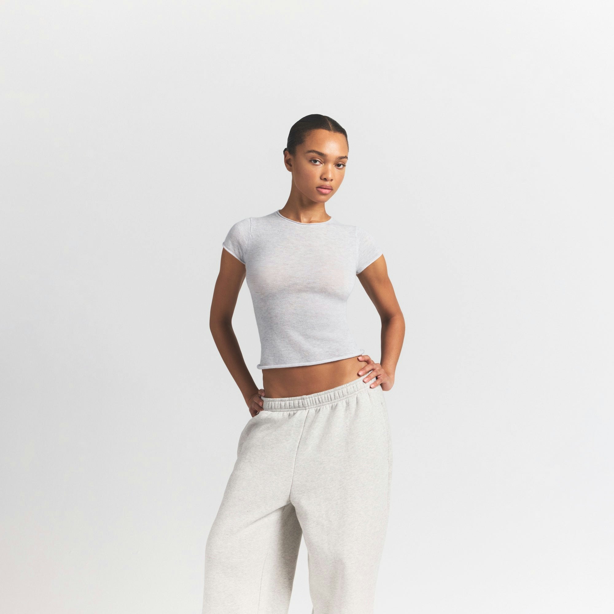 FEATHERWEIGHT CASHMERE TEE - LIGHT HEATHER GREY - image 9