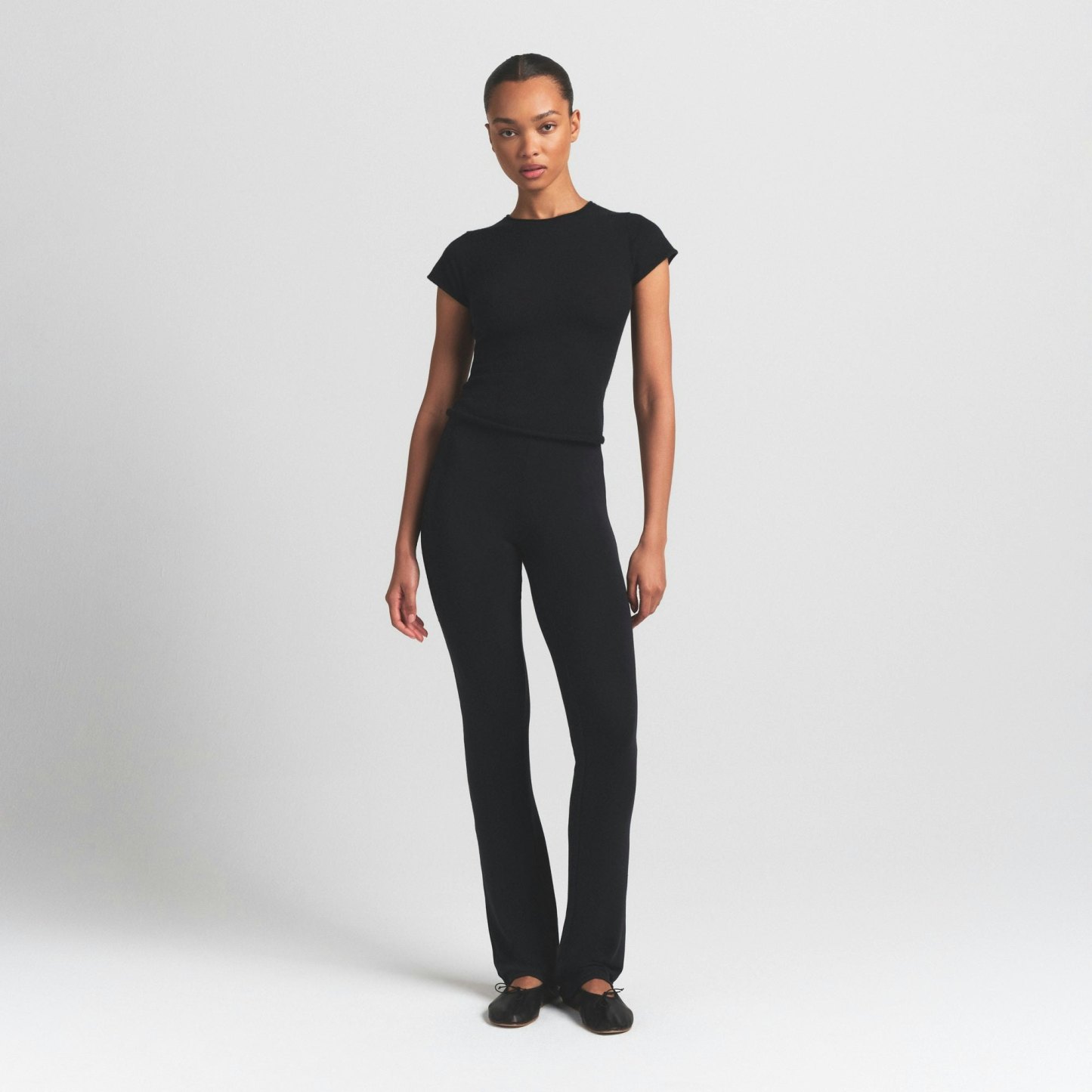 FEATHERWEIGHT CASHMERE TEE - ONYX