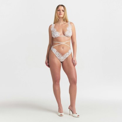 SKIMS LACE BUTTERFLY THONG - SNOW