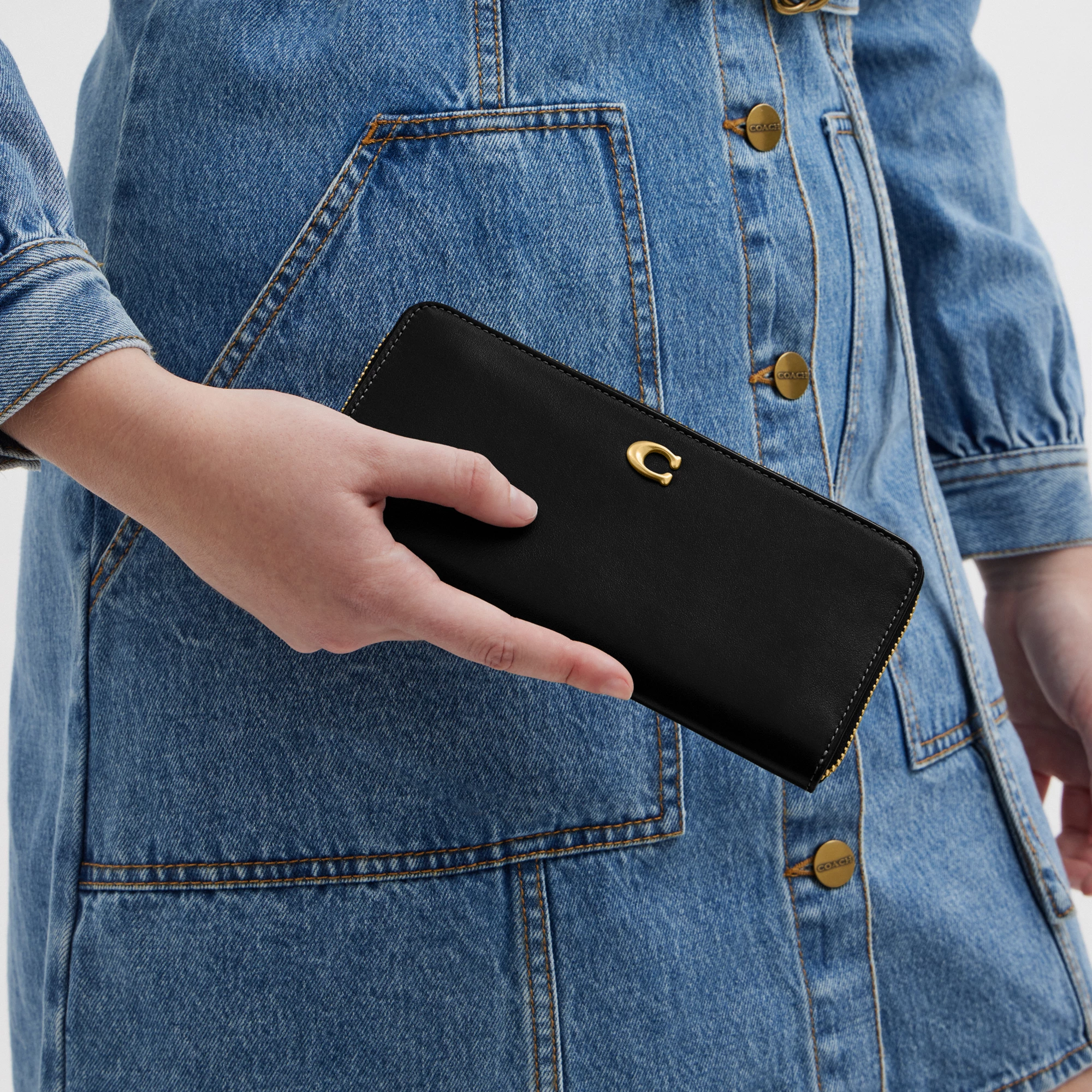 COACH®,Essential Slim Accordion Zip Wallet,Calfskin Leather,Leather,Continental,Logo,Metal,Casual,Black,Detail View