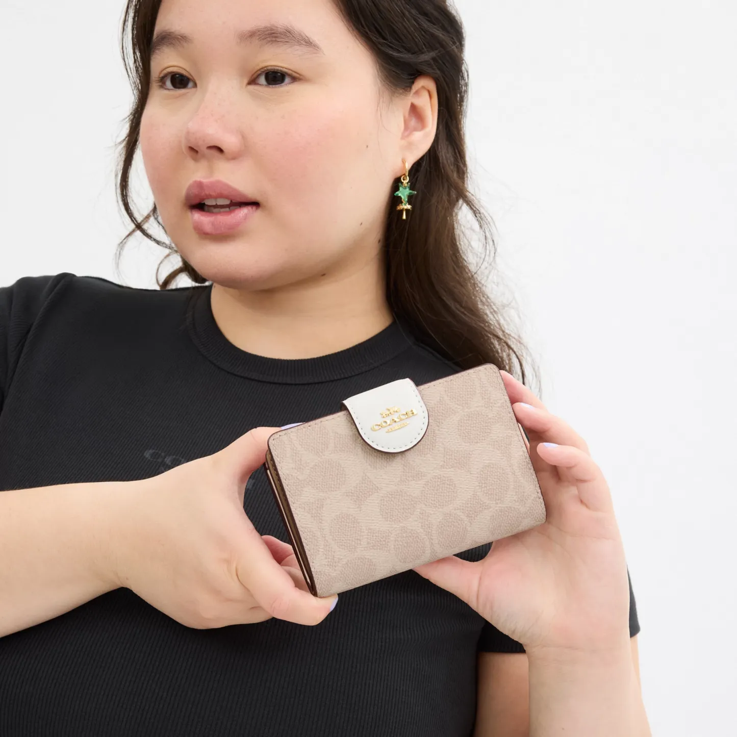 COACH®,Medium Corner Zip Wallet In Signature Canvas,Bi Fold,Coin,Sustainable,Casual,Beige,Detail View
