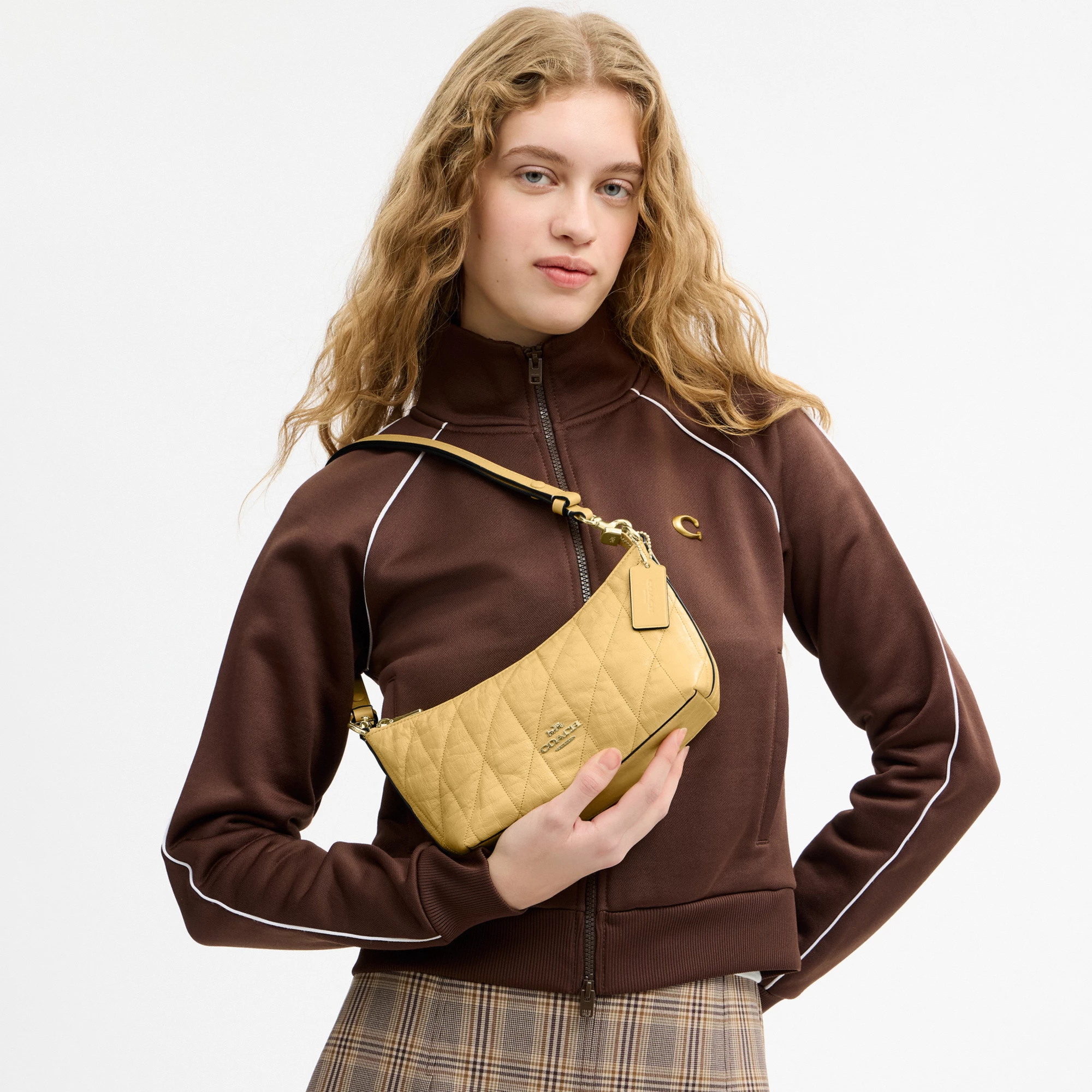 COACH®,Caitlin Shoulder Bag With Quilting,Lining Recycled Polyester,Recycled Polyester,Shoulder Bag,Logo,Chain Detail,Shou...,Beige,Detail View