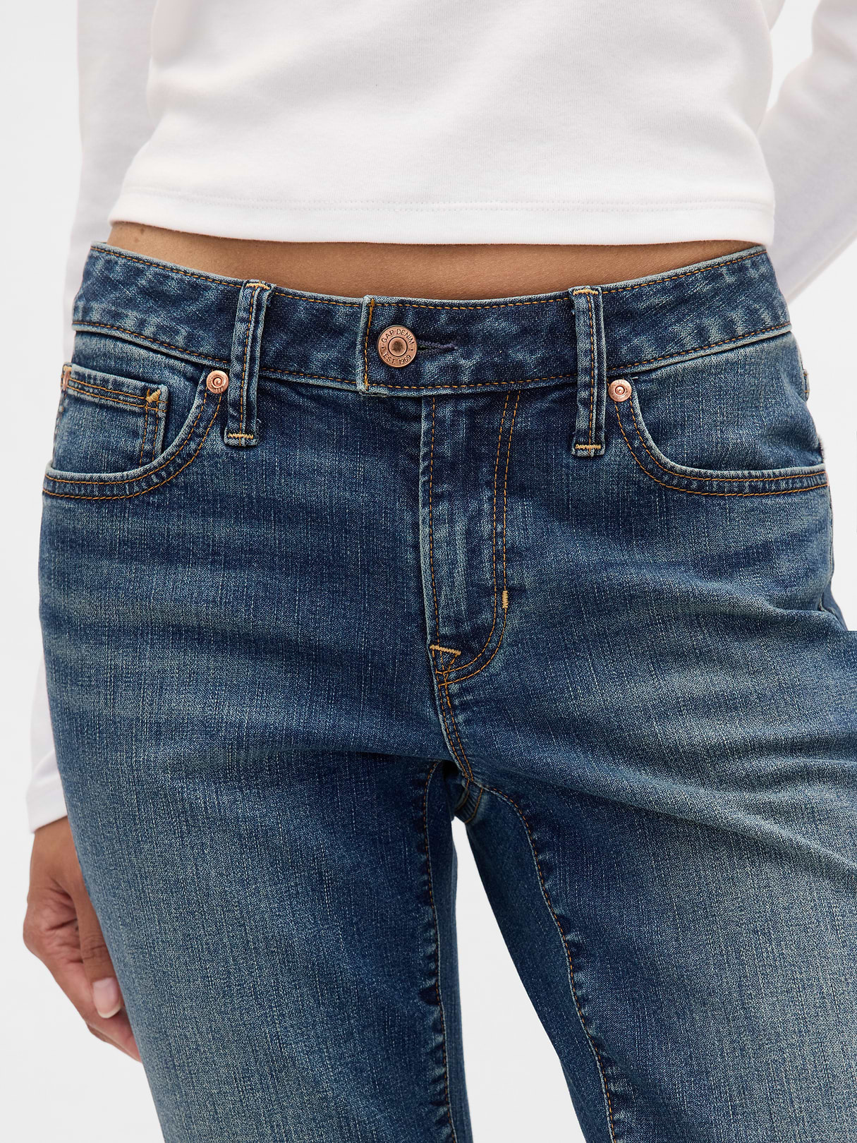 Low Rise Long & Lean Split-Hem Jeans - Vintage blue tint