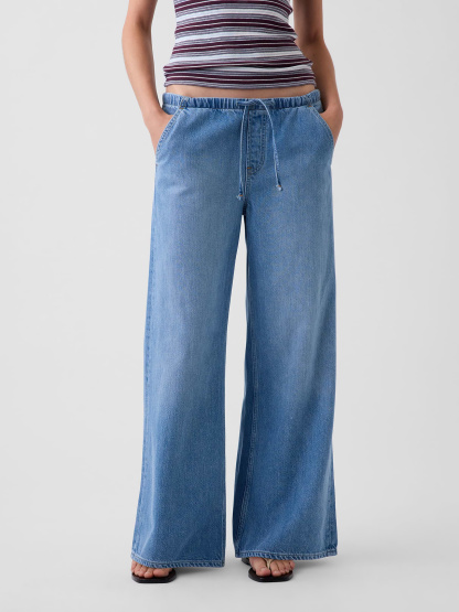 Low Rise UltraSoft Stride Easy Wide-Leg Jeans - Light wash