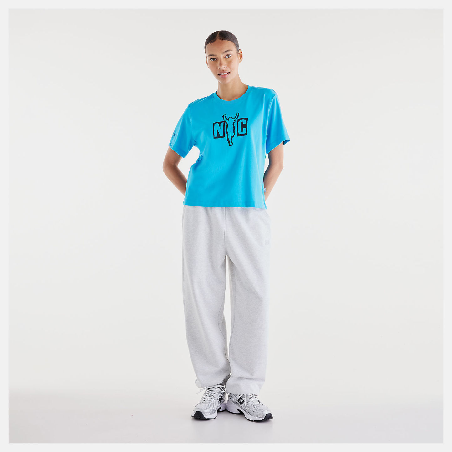 Lola is wearing size S and is 5'8"/172.72cm. Chest: 31.5"/80.01cm, Waist: 25.5"/64.77cm, Hips: 36"/91.44cm
