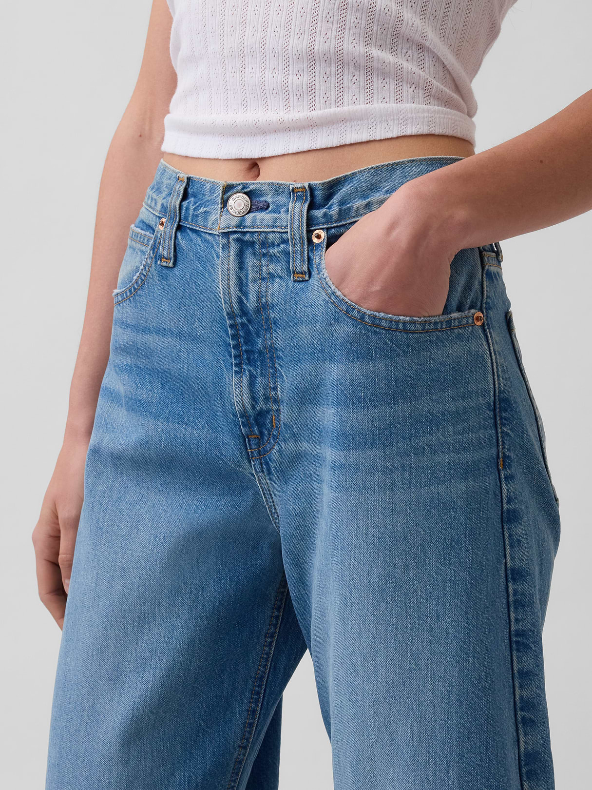 High Rise Crop Barrel Jeans - Medium wash