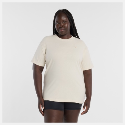 Anai lleva una talla M y mide 5'9"/175cm. Pecho : 45"/114cm, Cintura : 36.5"/93cm, Caderas : 48"/122 cm