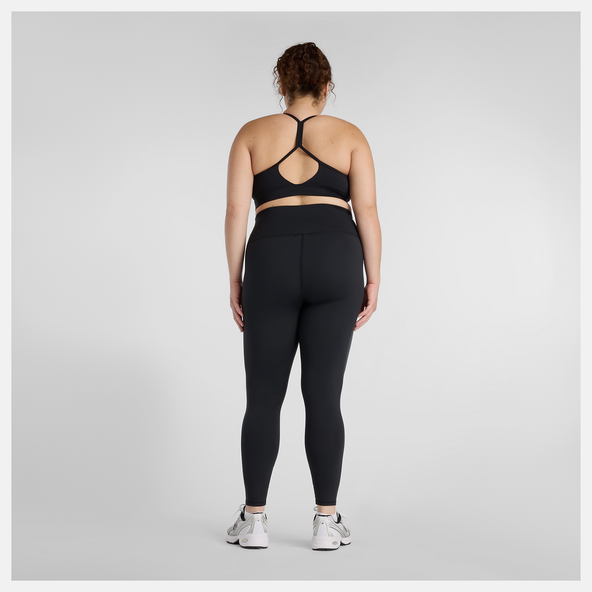 Ciara lleva una talla XL y mide 5'7"/170cm. Pecho : 47"/119cm, Cintura : 40"/102cm, Caderas : 49"/124cm
