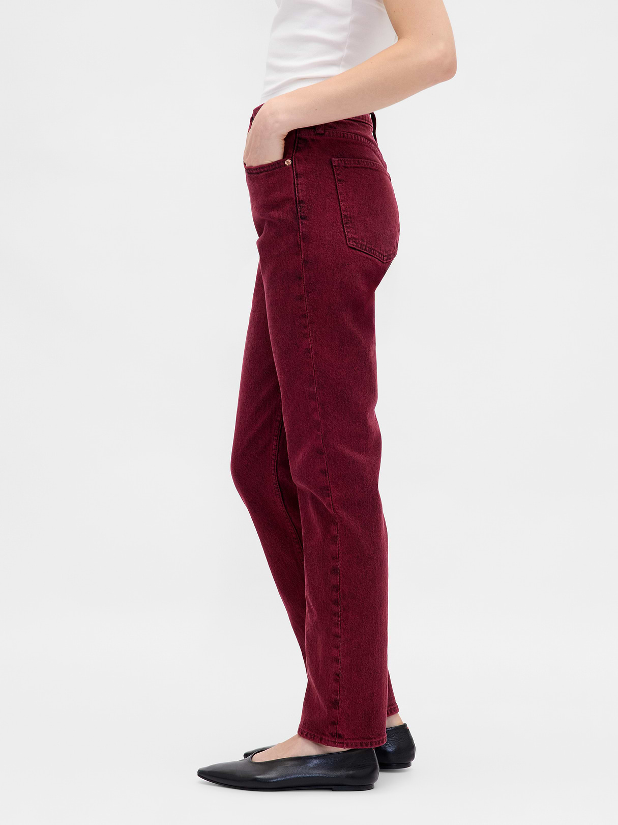 High Rise Belted '90s Slim Straight Jeans - Red delicious