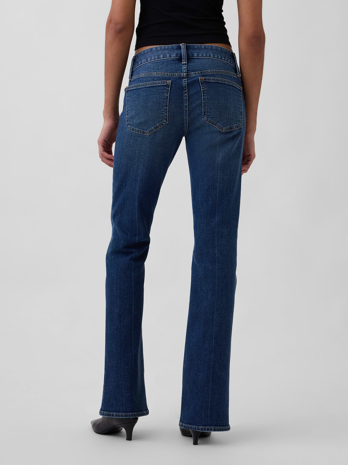 Low Rise Long & Lean Jeans - Medium wash