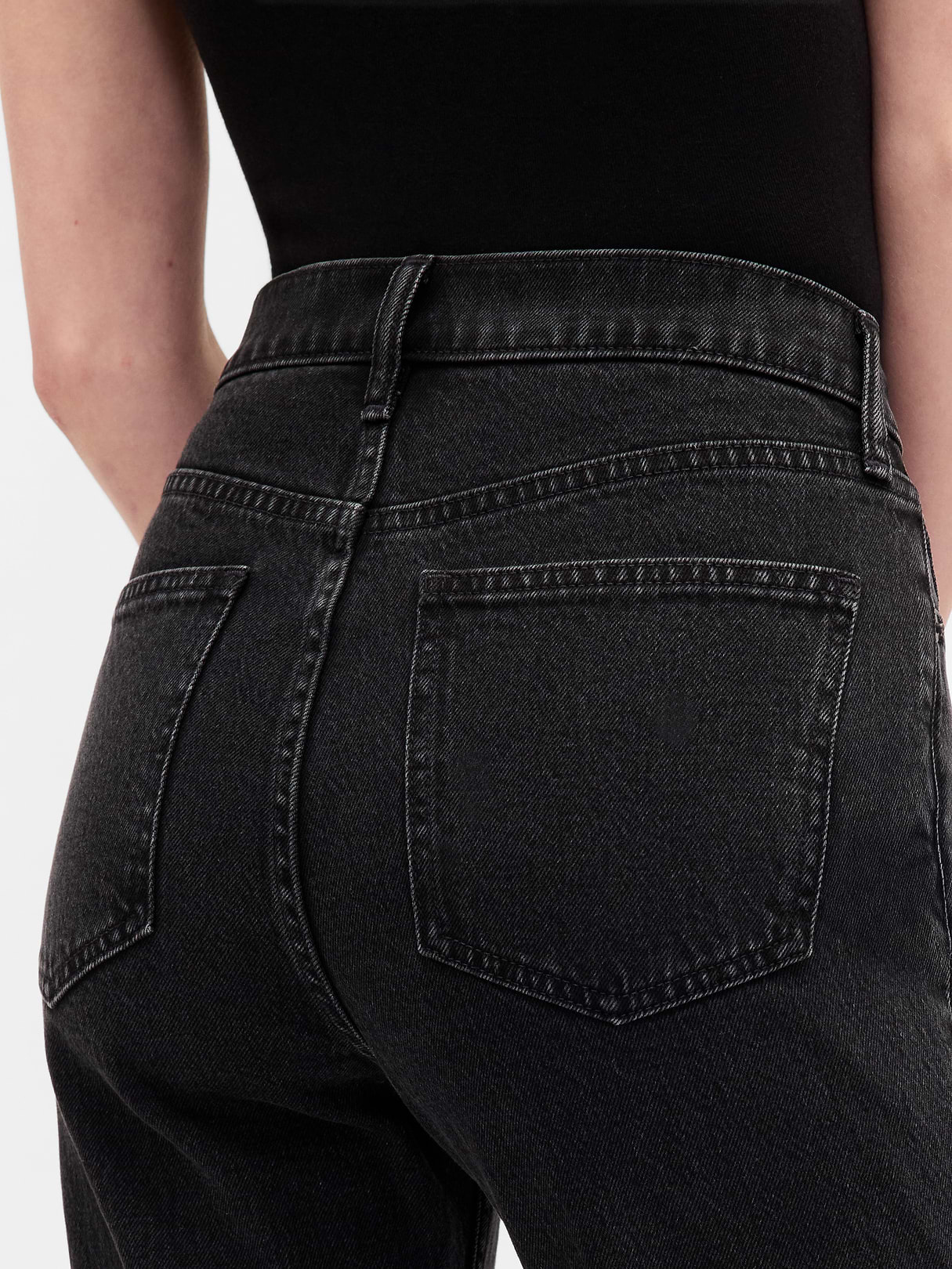 High Rise ’90s Slim Straight Crop Jeans - Black