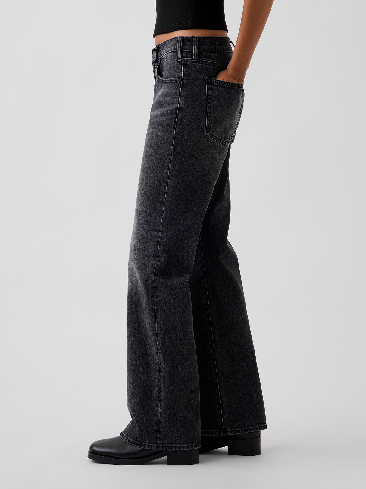 Mid Rise Relaxed Flare Jeans - Black wash