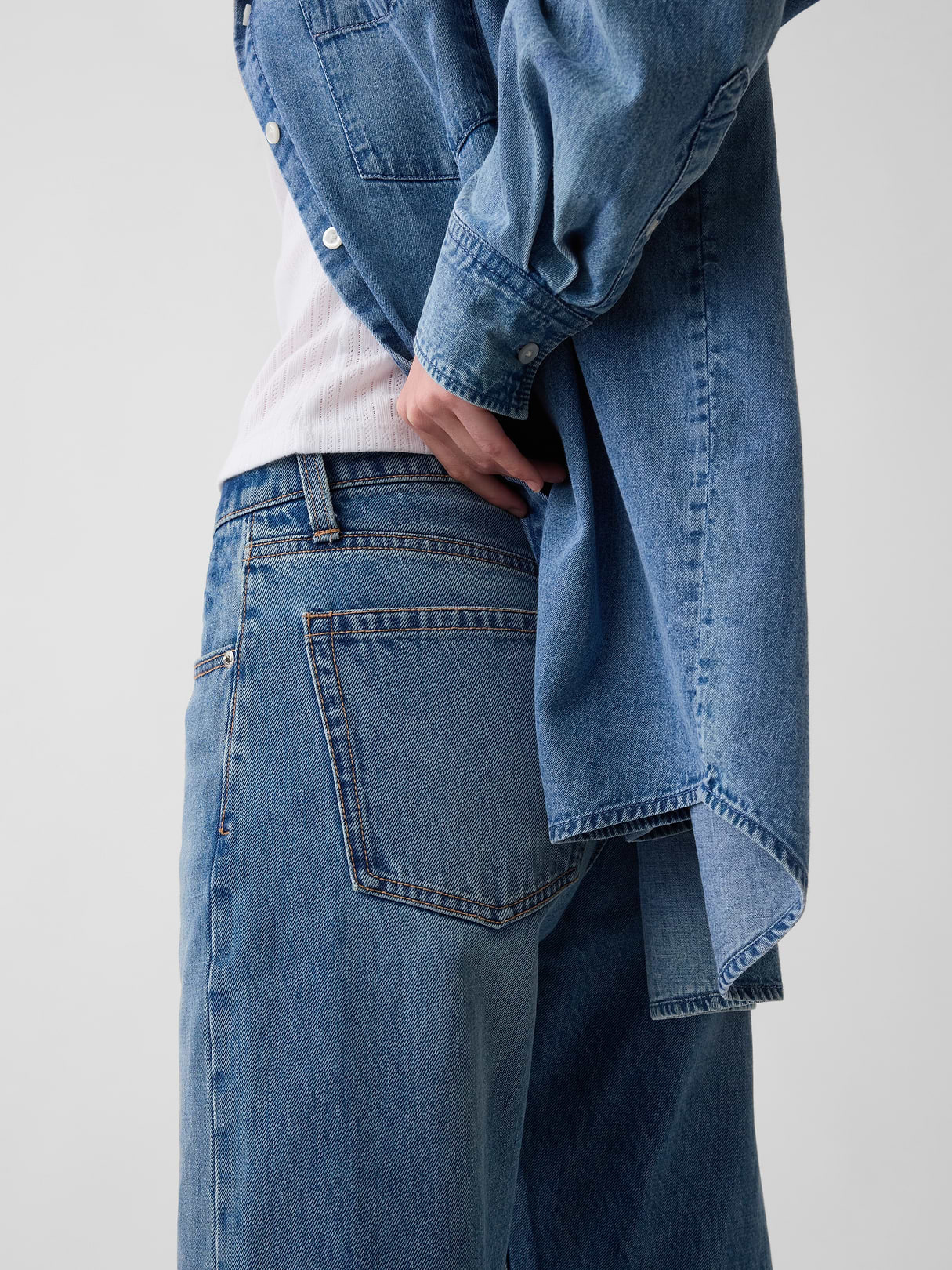 Mid Rise Straight Taper Jeans - Medium wash