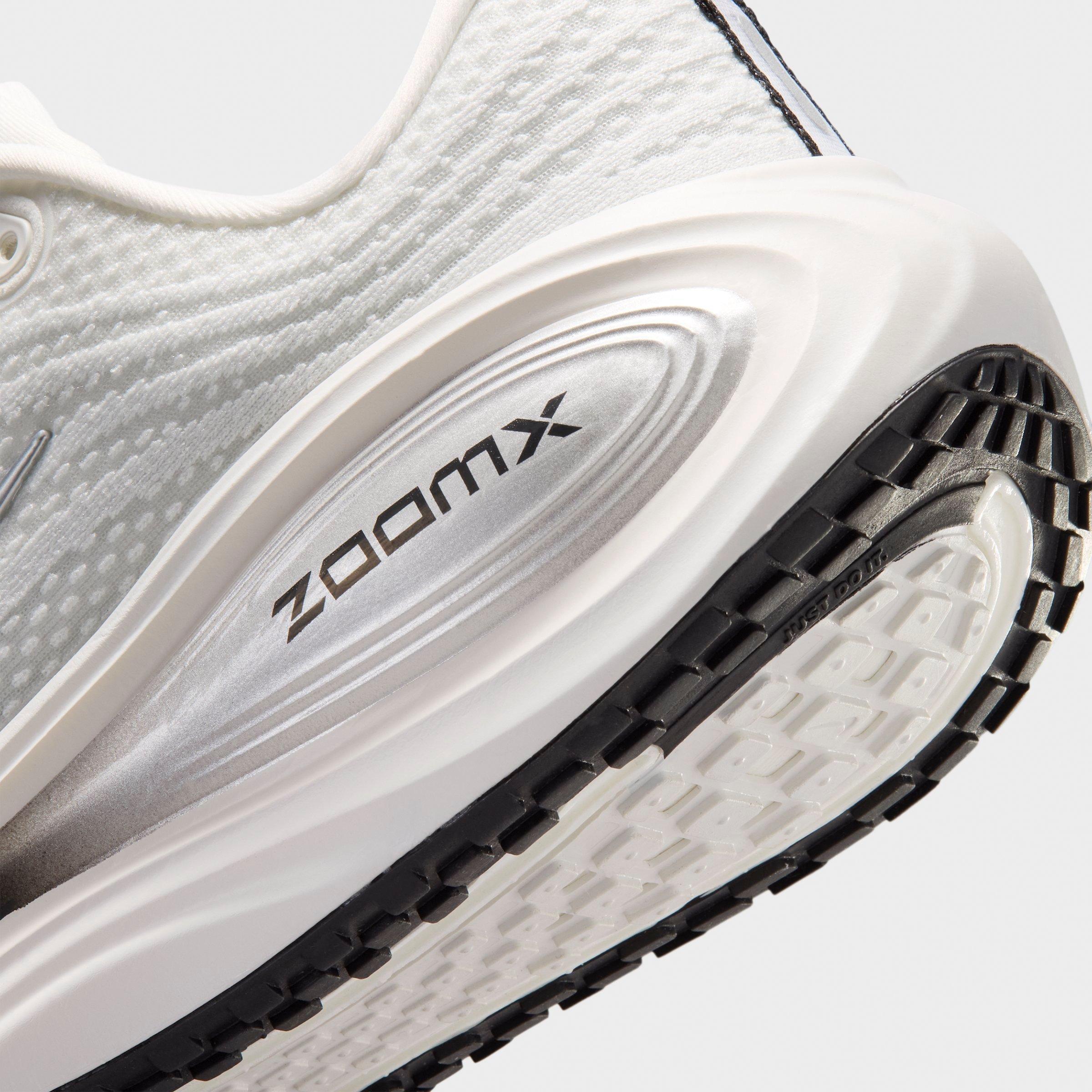 Women's Nithtke Vomero Plus Running Shoes - Part 2 - Summit White/Sail/Anthracite/Metallic Silver - Detail shot