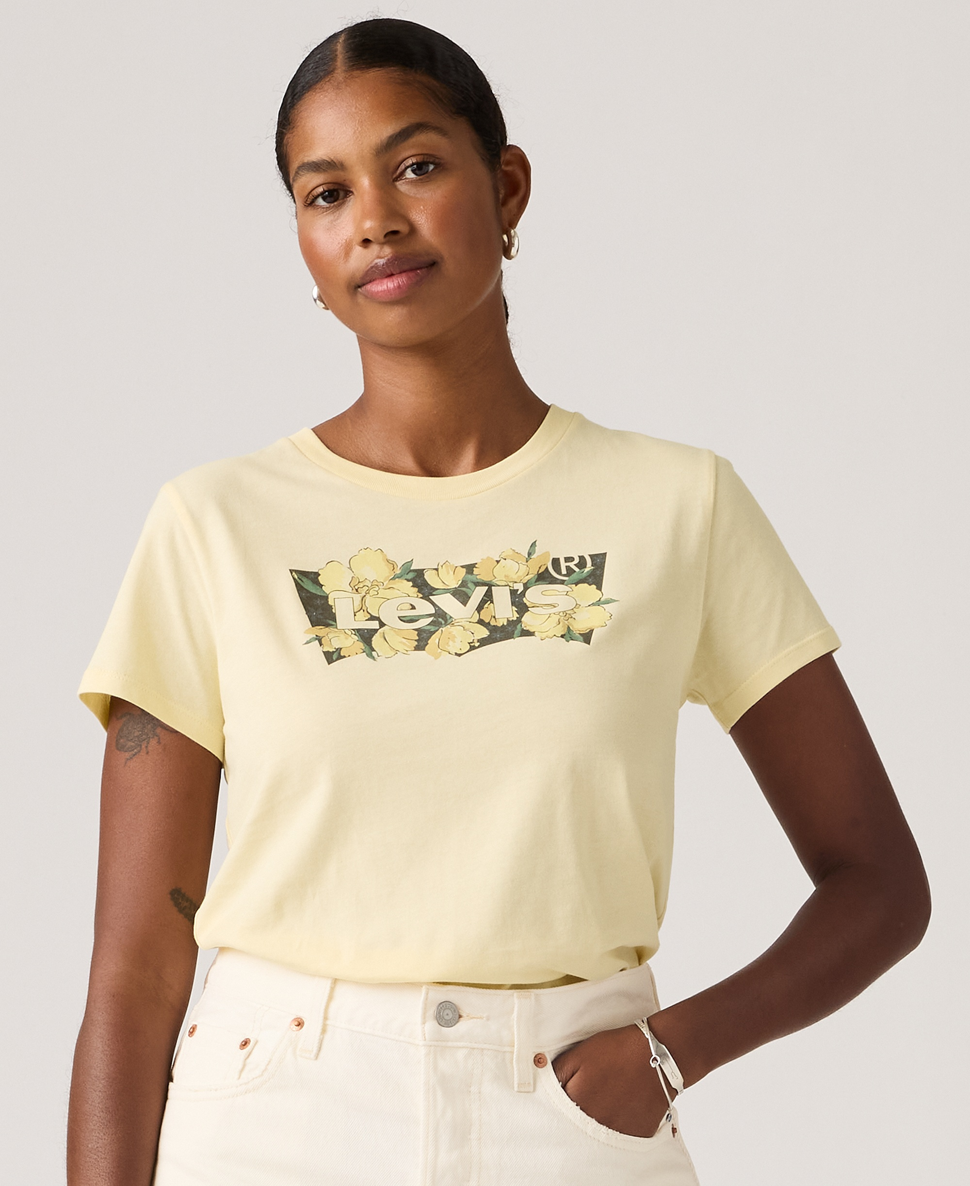 Levi's Women's Perfect Graphic Logo Cotton T-Shirt - P2_blake Brushstroke Bw Fill French Vanilla