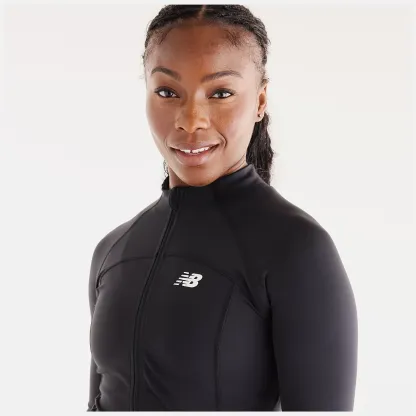 Isio-Maya is wearing size S and is 5'8"/172.72cm. Chest: 34"/86.36cm, Waist: 27.5"/69.85cm, Hips: 39"/99.06cm