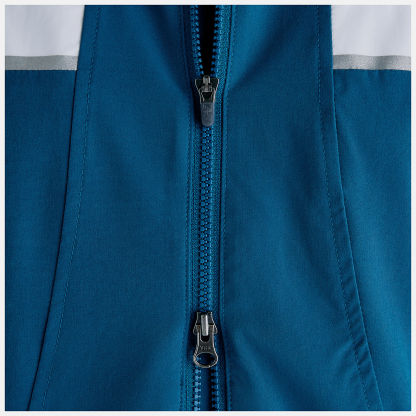 Chi is wearing size S and is 5'9"/ 175cm. Chest: 32"/81cm, Waist: 24"/61cm, Hips: 35"/89cm