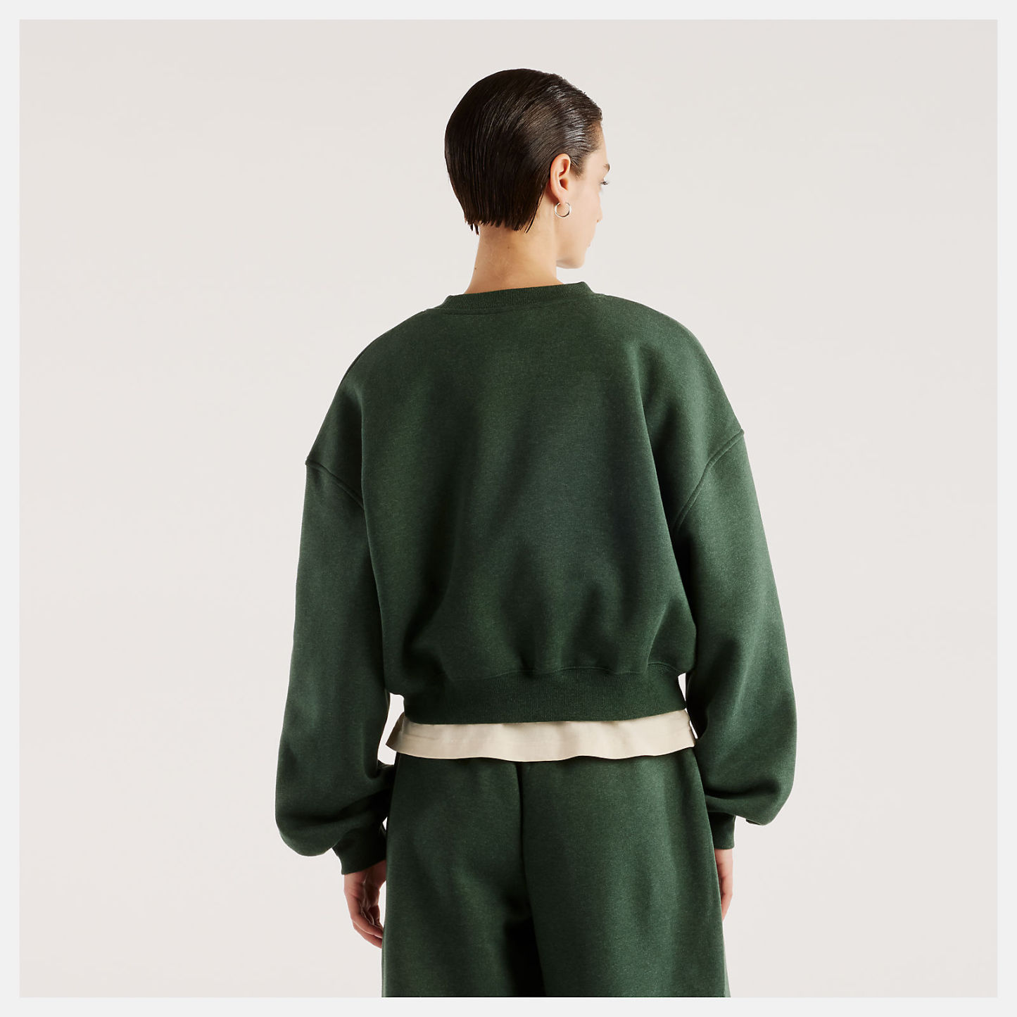 Orietta is wearing size S and is 5'8.5"/174cm. Chest: 31.5"/80cm, Waist: 23"/58cm, Hips: 34"/86cm