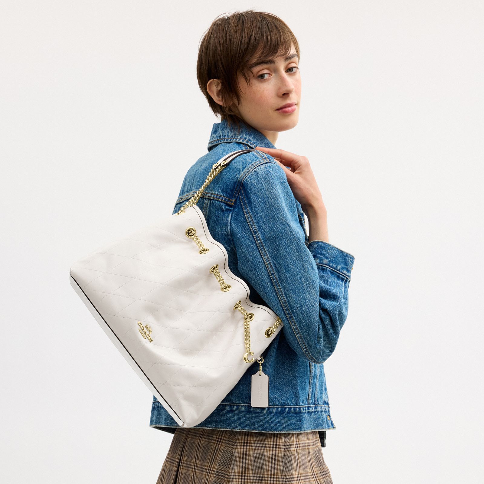 Evelyn Shoulder Bag With Quilting And Charm - Gold/Chalk - view 2