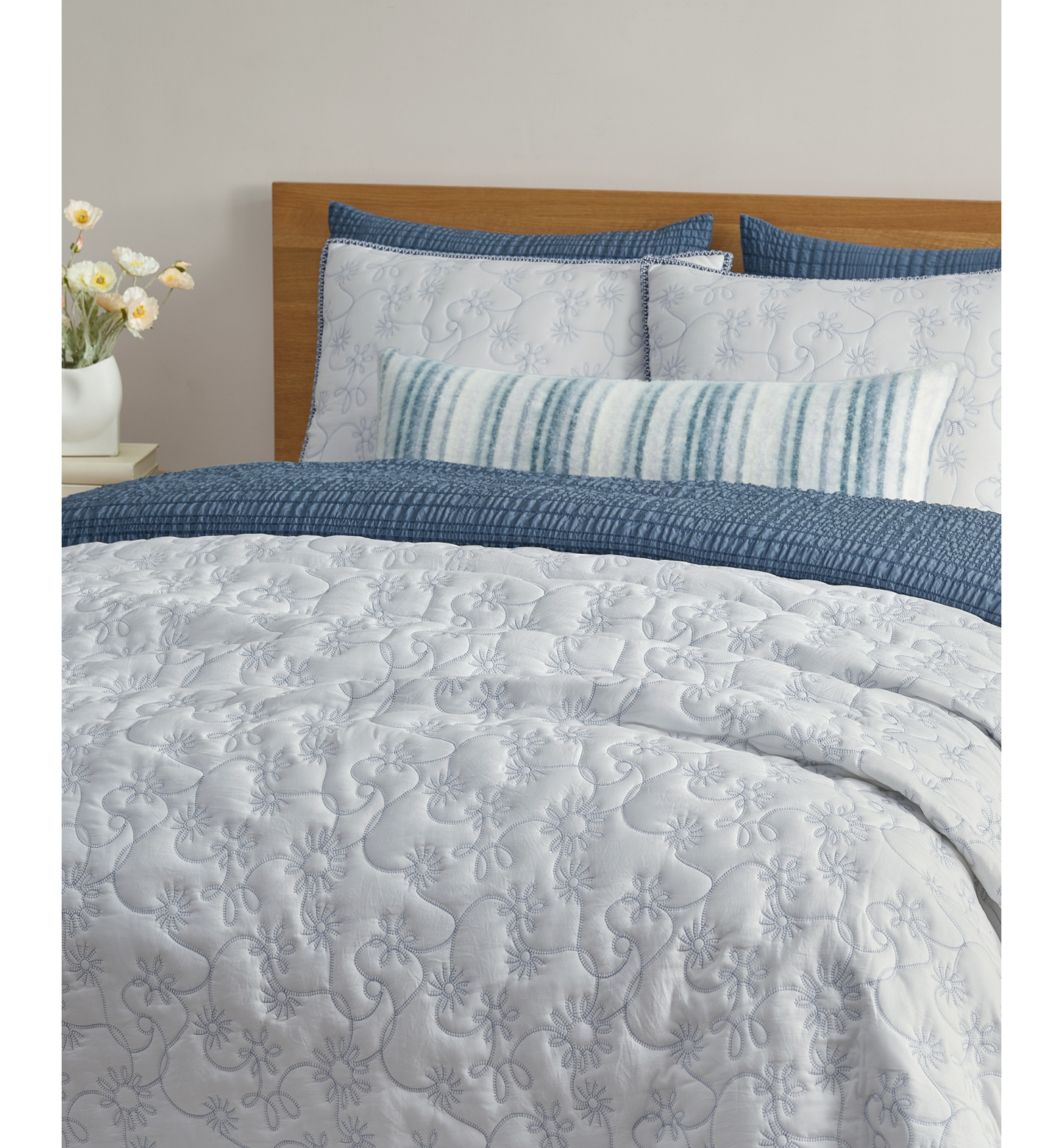 UGG® Botanic Lightweight 3-Piece Quilt Sets - Snow, Lilac