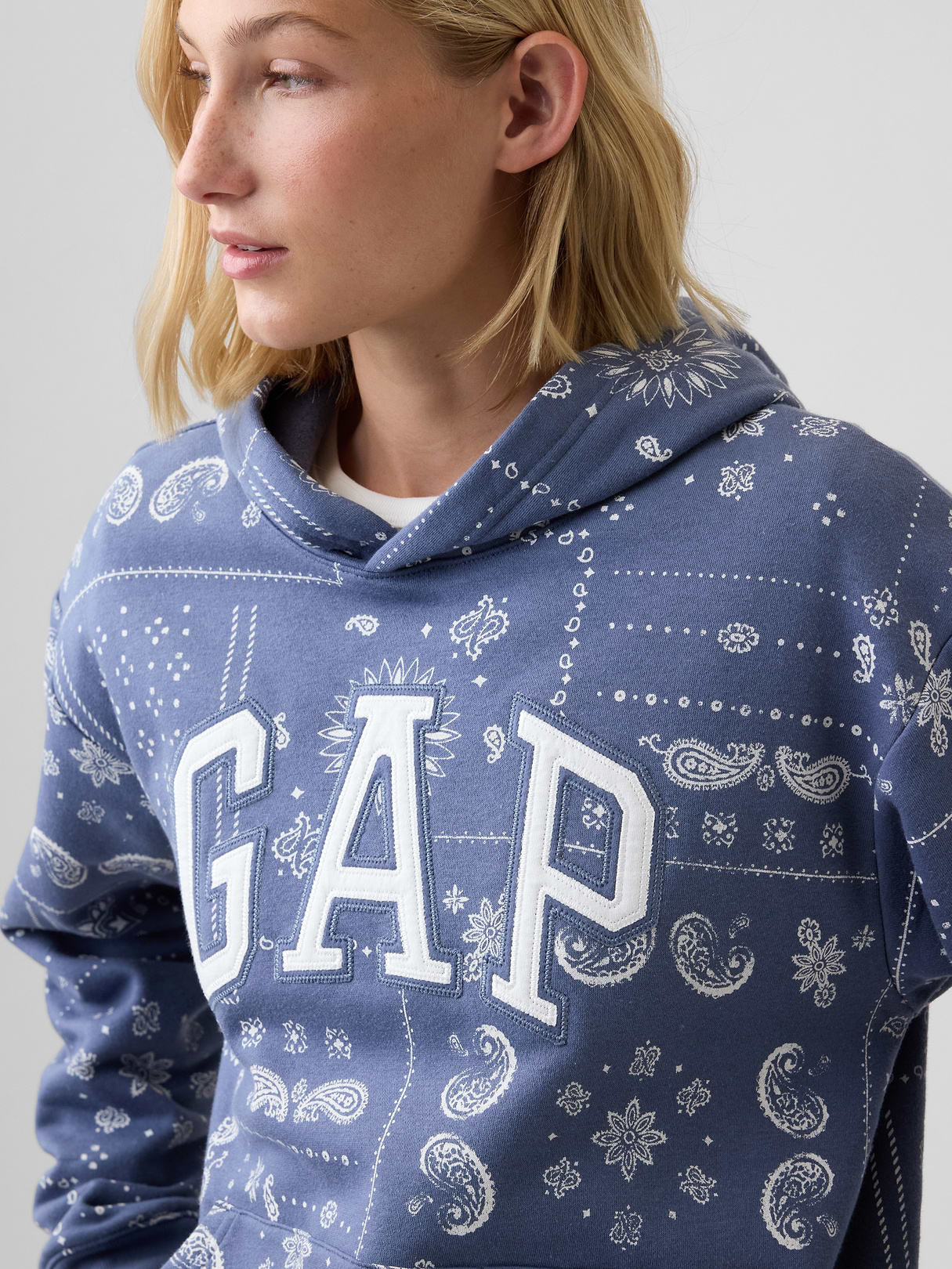 Relaxed Gap Logo Hoodie - Blue bandana