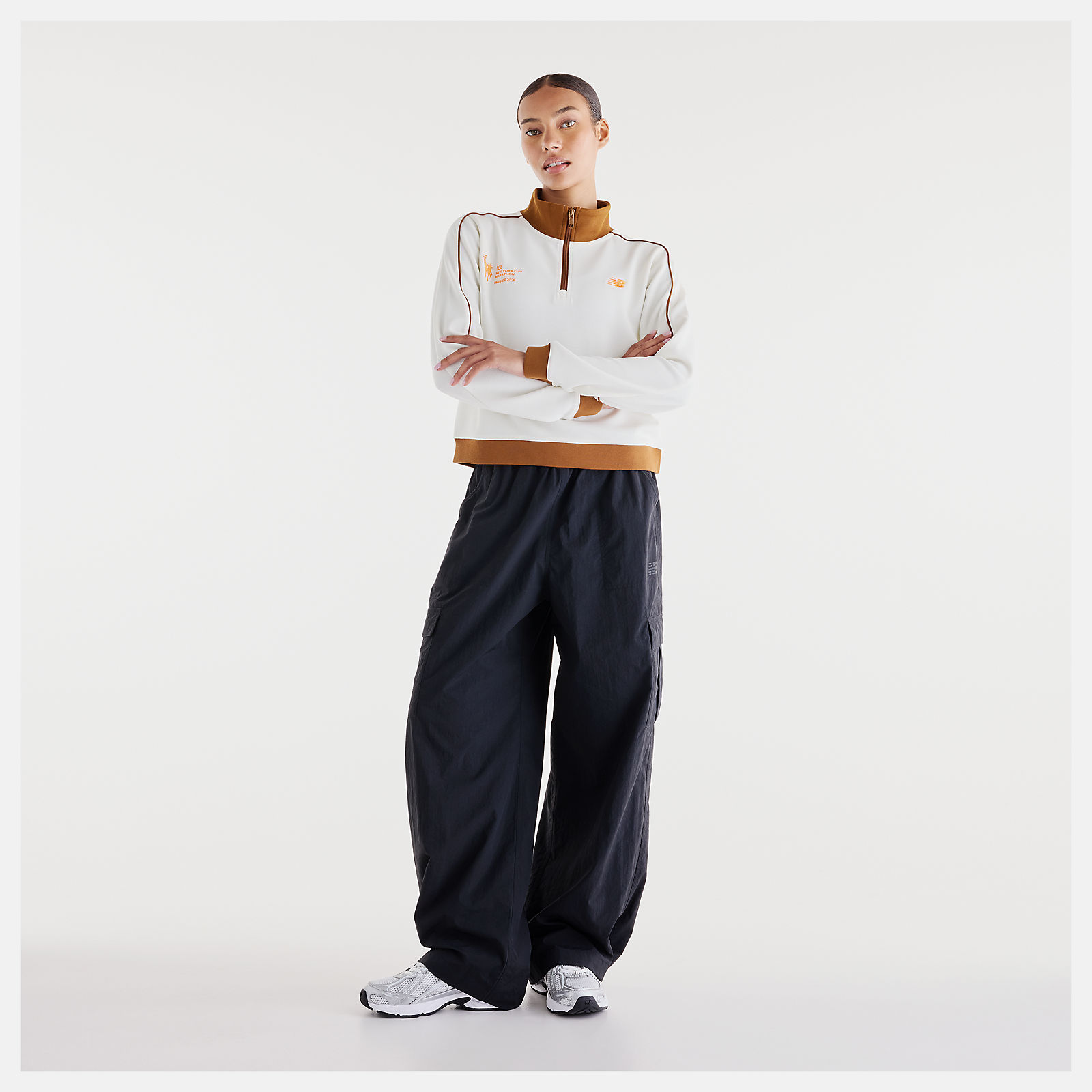 Lola is wearing size S and is 5'8"/172.72cm. Chest: 31.5"/80.01cm, Waist: 25.5"/64.77cm, Hips: 36"/91.44cm