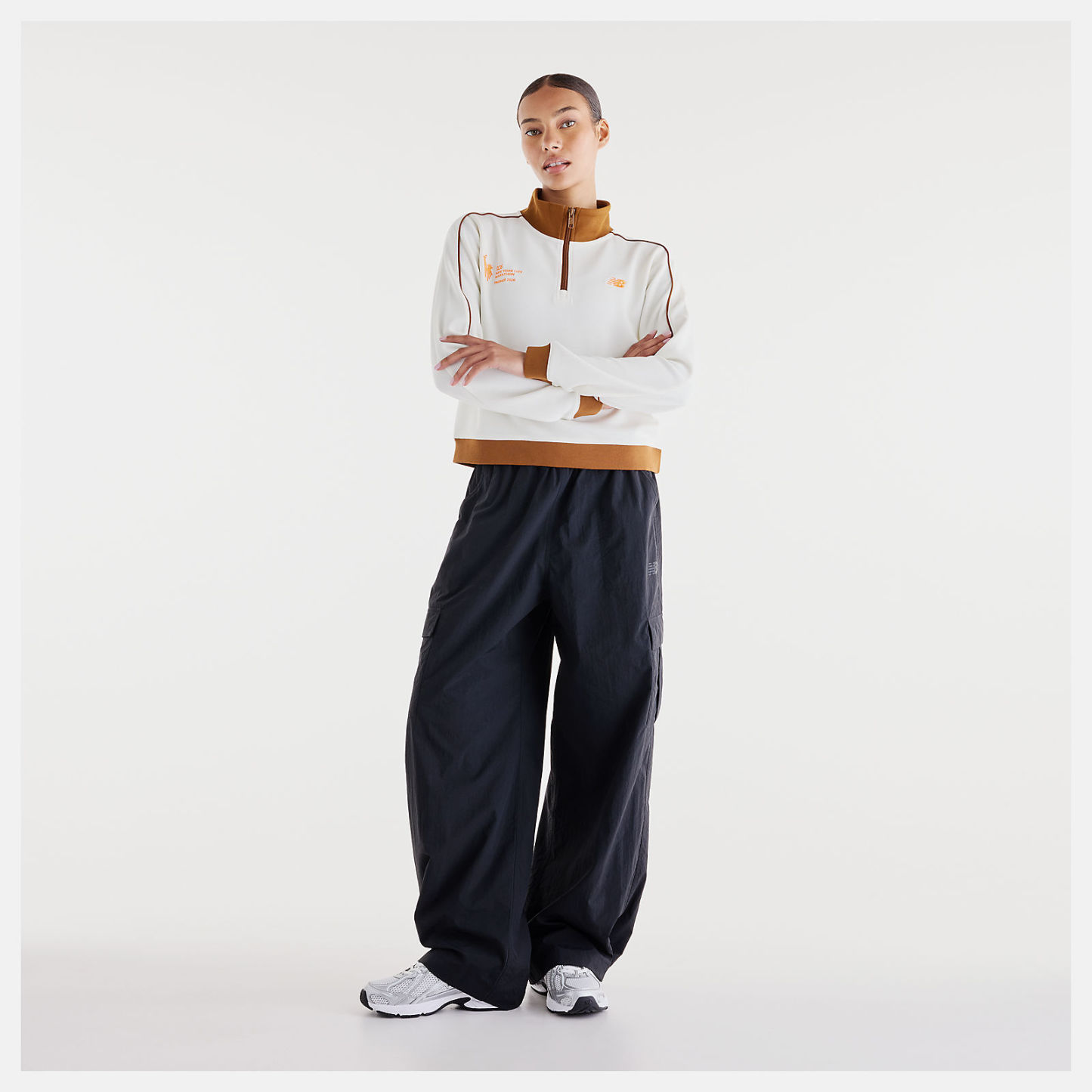 Lola is wearing size S and is 5'8"/172.72cm. Chest: 31.5"/80.01cm, Waist: 25.5"/64.77cm, Hips: 36"/91.44cm