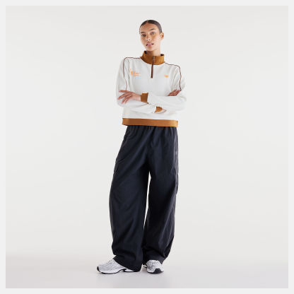 Lola is wearing size S and is 5'8"/172.72cm. Chest: 31.5"/80.01cm, Waist: 25.5"/64.77cm, Hips: 36"/91.44cm