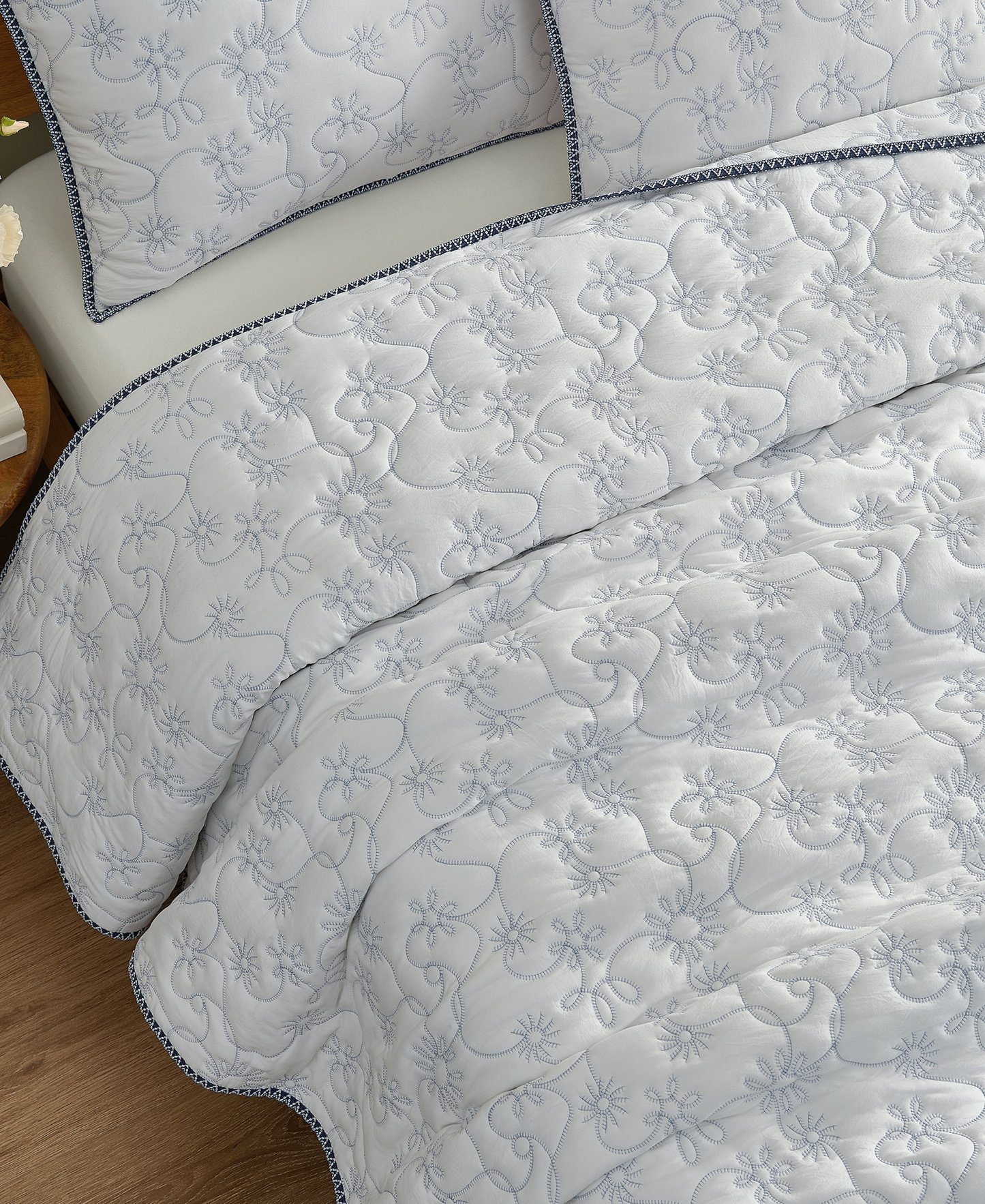 UGG® Botanic 2-Piece Quilt Set, Twin/Twin XL - Snow, Lilac