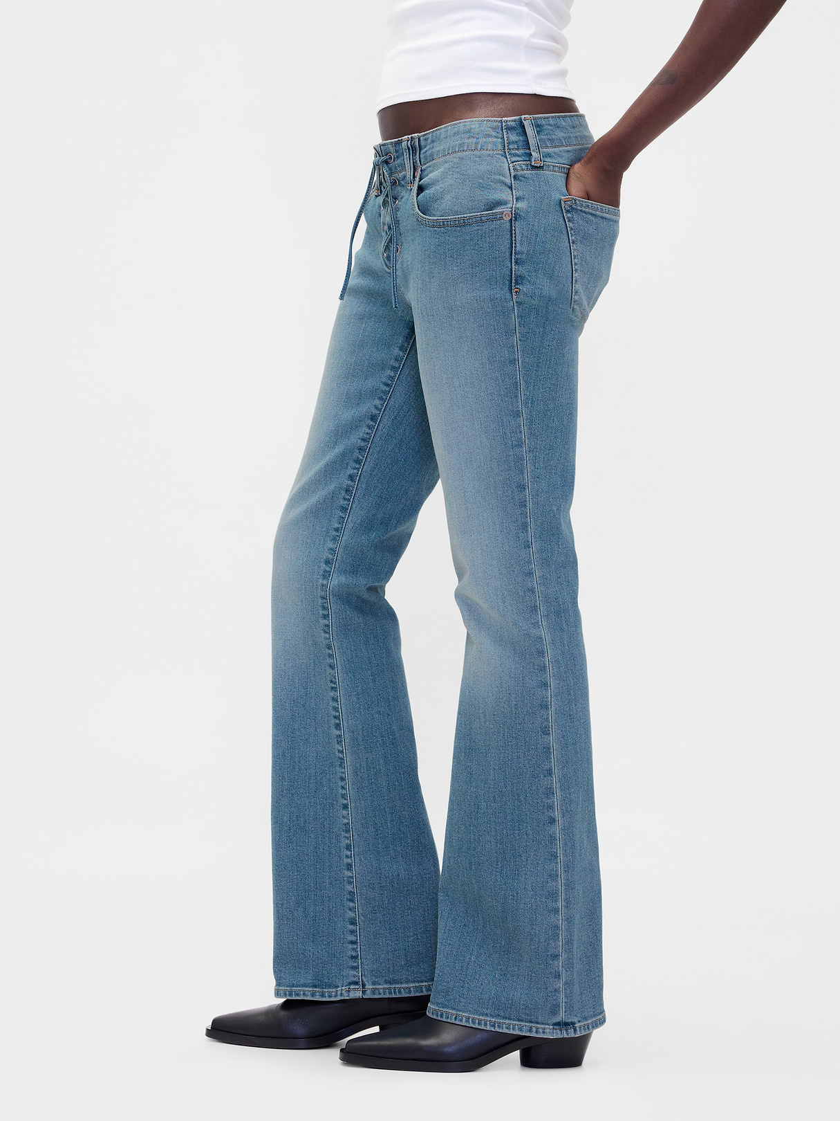 Low Rise Long & Lean Split-Hem Jeans - Light wash