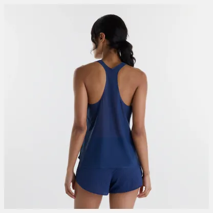 Chi lleva una talla S y mide 5'9"/ 175cm. Pecho : 32"/81cm, Cintura : 24"/61cm, Caderas : 35"/89cm