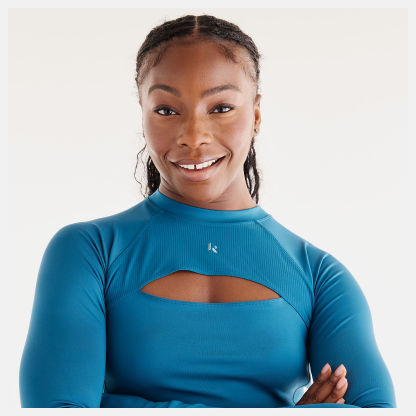 Isio-Maya is wearing size S and is 5'8"/172.72cm. Chest: 34"/86.36cm, Waist: 27.5"/69.85cm, Hips: 39"/99.06cm