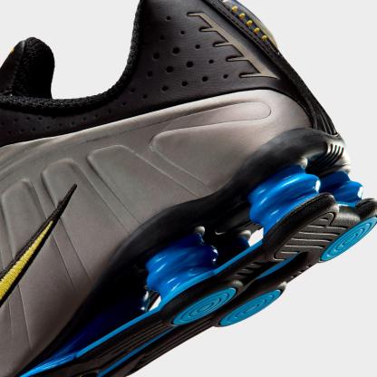 Men's Nithtke Shox R4 SE Brazil Casual Shoes - Black/Metallic Pewter/Light Photo Blue/Canary - Detail shot