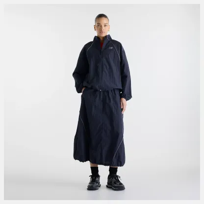 Nisaa is wearing size S and is 5'10"/177.8cm. Chest: 32"/81.28cm, Waist: 26"/66.04cm, Hips: 39"/99.06cm