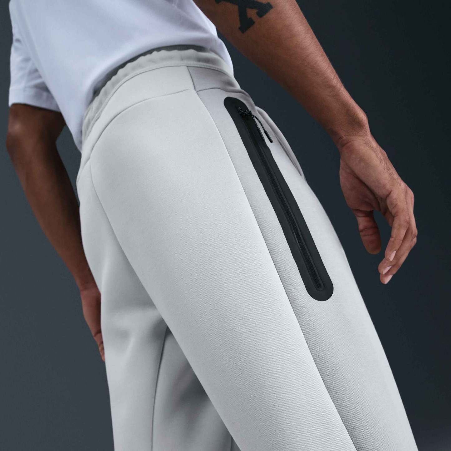 Nike Tech Men's Colour-Block Open-Hem Fleece Trousers - Light Silver/Light Smoke Grey/Black