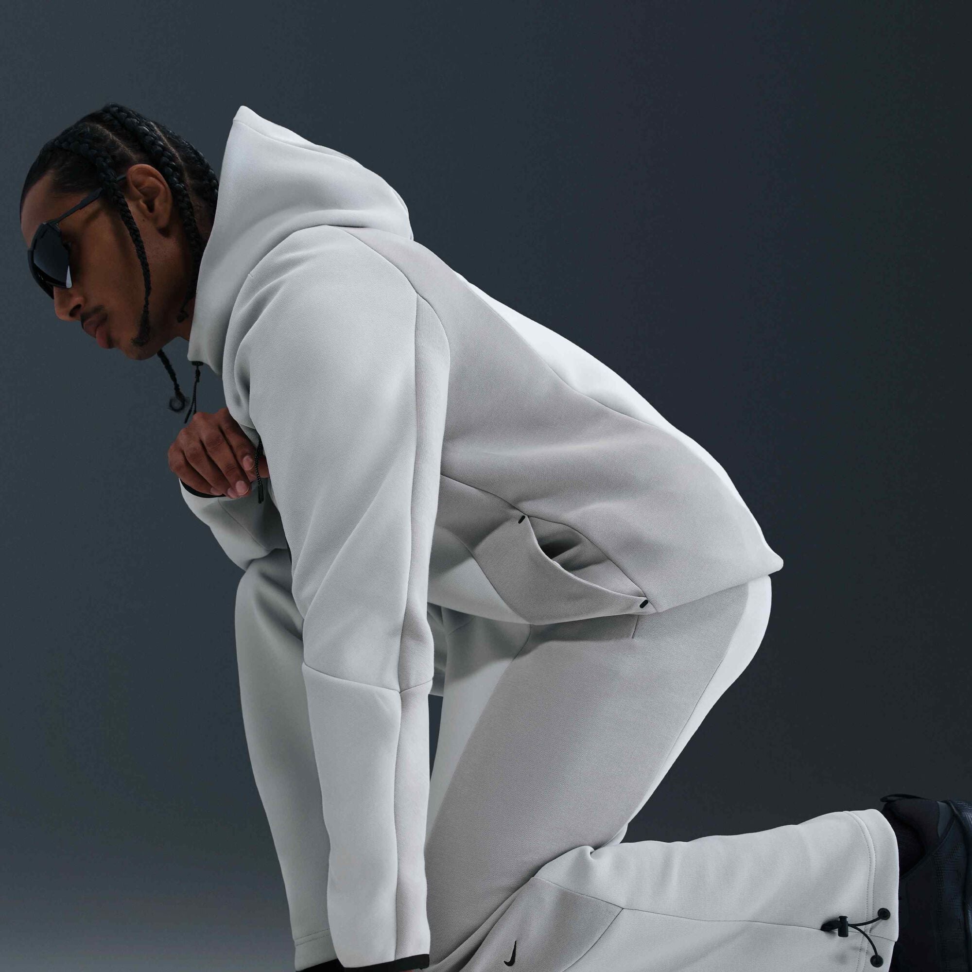 Nike Tech Men's Colour-Block Open-Hem Fleece Trousers - Light Silver/Light Smoke Grey/Black